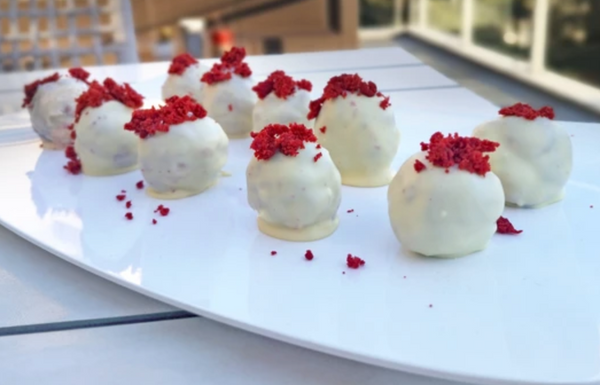 Red Velvet Cake Pops with Cream Cheese Recipe